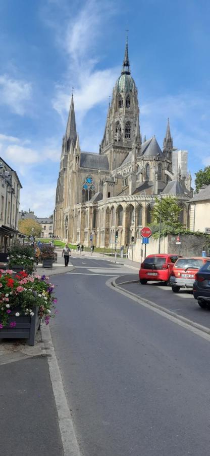 Le P'Tit Croissant Apartment Bayeux Bagian luar foto